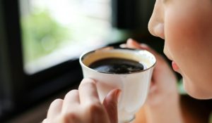 Tips Aman Minum Kopi Saat Ramadan Agar Tidak Dehidrasi