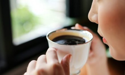 Tips Aman Minum Kopi Saat Ramadan Agar Tidak Dehidrasi