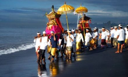 Ritual Melasti Sebagai Sarana Penyucian Diri Dan Alam