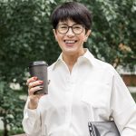 Fashion Lansia 60 Tahun: 7 Rahasia Tampil Trendi Dan Elegan