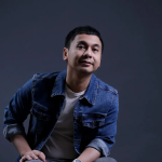 Raditya Dika Bagikan Tips Siasati Fenomena Doom Spending
