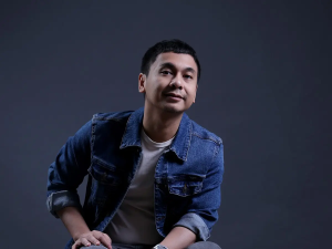 Raditya Dika Bagikan Tips Siasati Fenomena Doom Spending