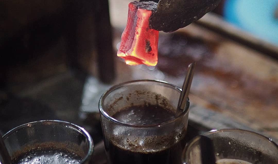 Mengenal Kopi Joss Jogja: Sensasi Kopi Hitam Celup Arang
