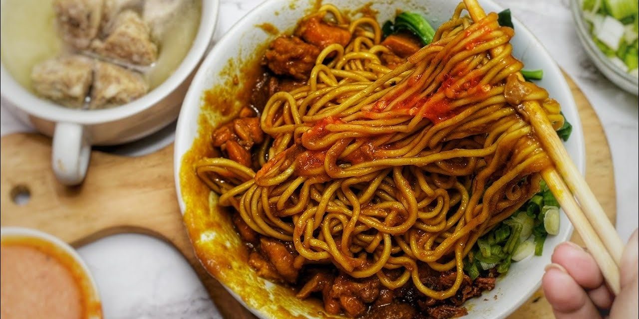 Mie Ayam Tumini Jogja: Kuah Kental Mlekoh Dan Ceker Empuk