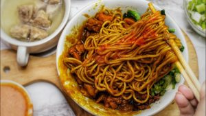 Mie Ayam Tumini Jogja: Kuah Kental Mlekoh Dan Ceker Empuk