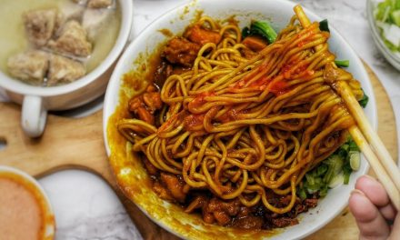 Mie Ayam Tumini Jogja: Kuah Kental Mlekoh Dan Ceker Empuk