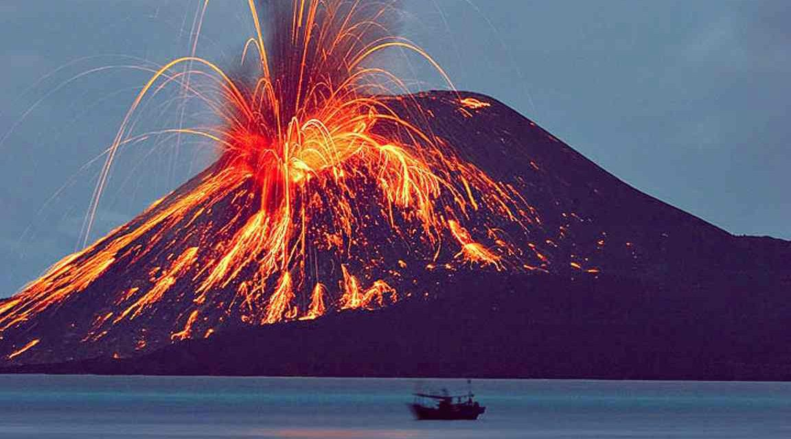 Gunung Anak Krakatau Erupsi, PVMBG Imbau Jauhi Radius 3 KM