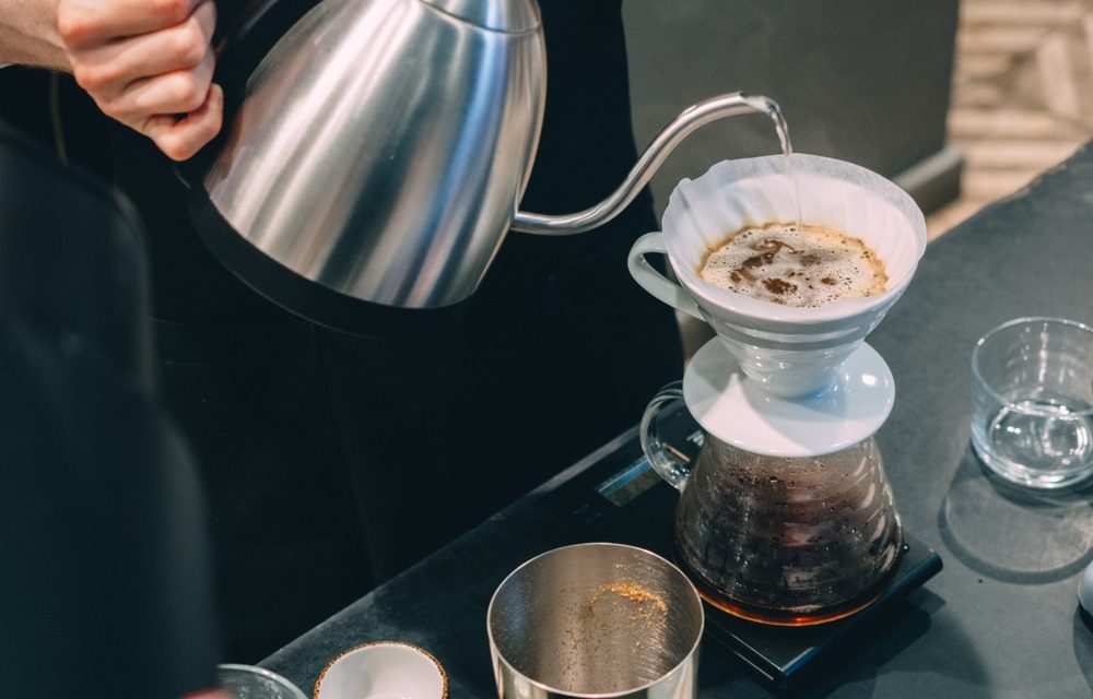 Fenomena Slow Coffee: Saat Anak Muda Pilih Seduh Kopi Sendiri