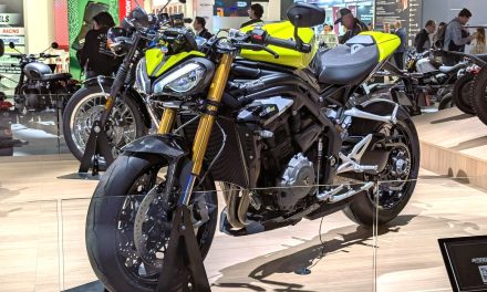 Triumph Speed Triple 1200 RX: Usung Sasis Balap Elektronik